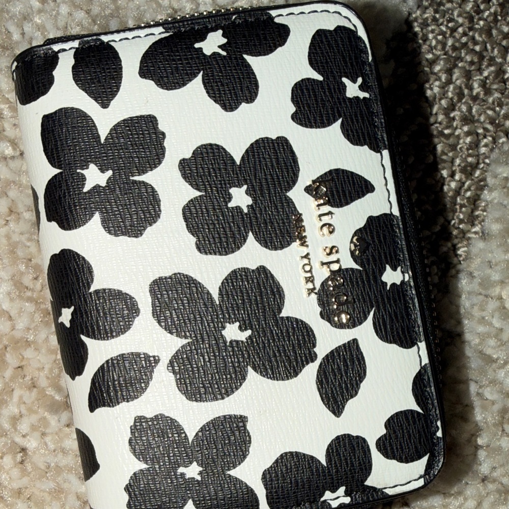 Kate Spade Black and White Floral Wallet - Picture 4 of 4